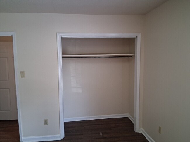 Foto del edificio - 2110 Lennox St