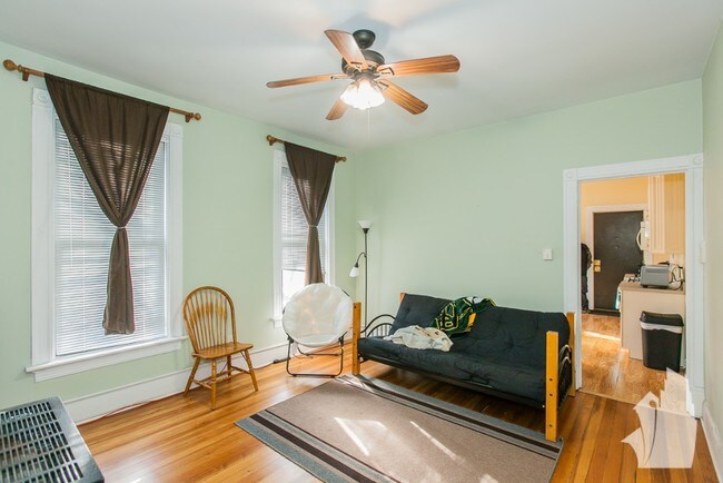 Foto del edificio - 1101 N Marshfield Ave