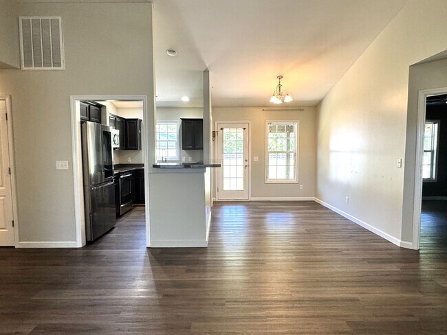 Foto del edificio - Comfort, Charm & Room for Everything You Love!