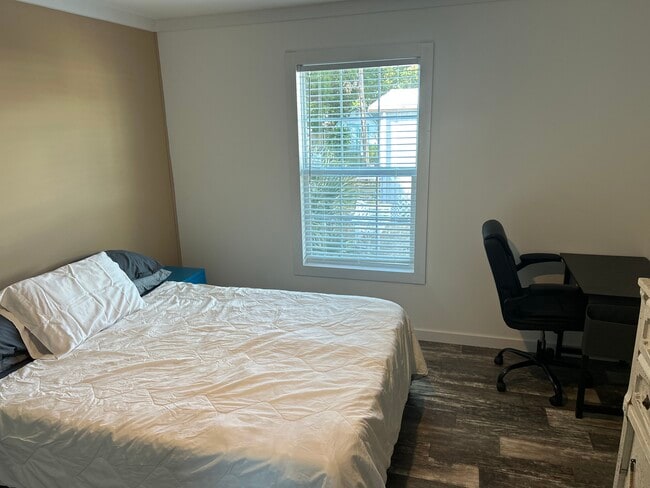 Foto del edificio - 5234 Yellow Pine St N