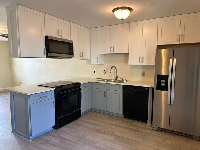 Foto del edificio - 2 Bedroom Apartment Walking Distance to FSU