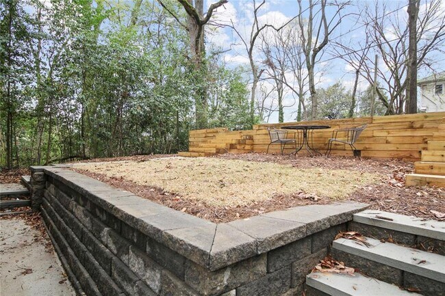 Foto del edificio - 940 St Charles Ave NE