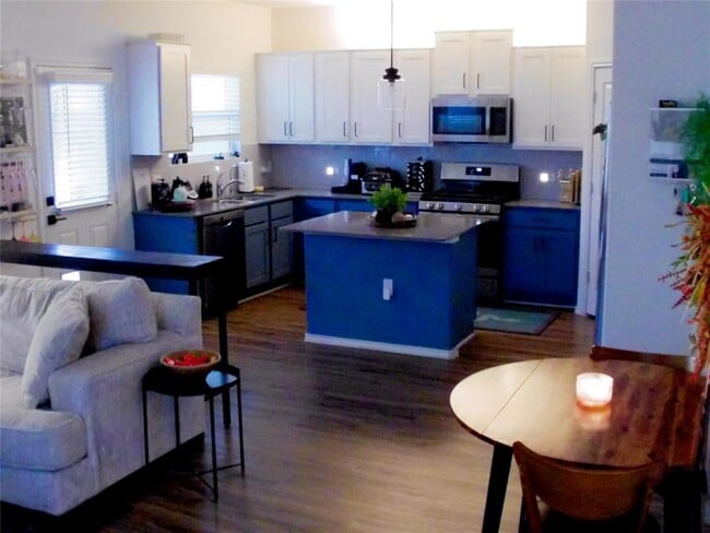 Building Photo - 10629 Sunday Dr