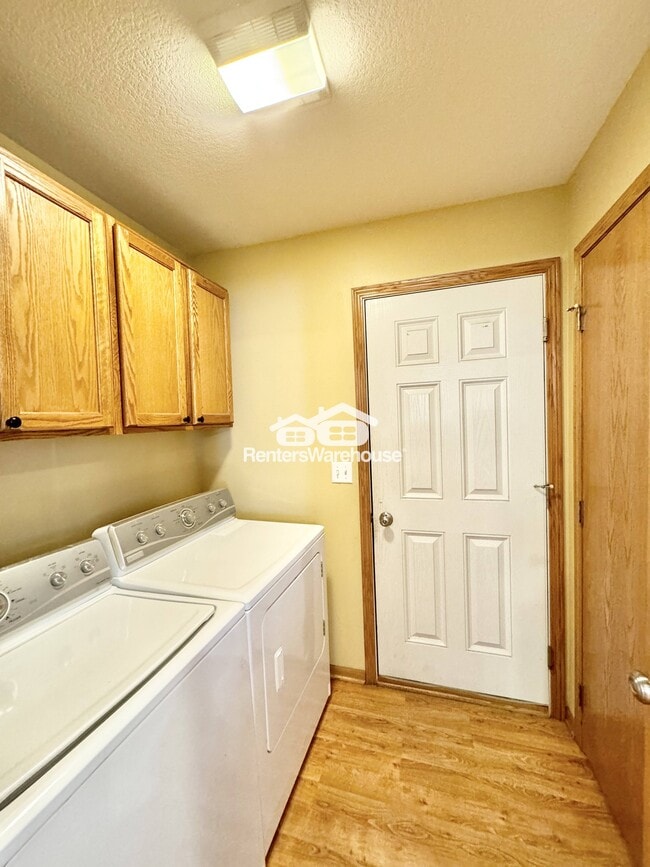 Building Photo - 2011 E 1st Ave