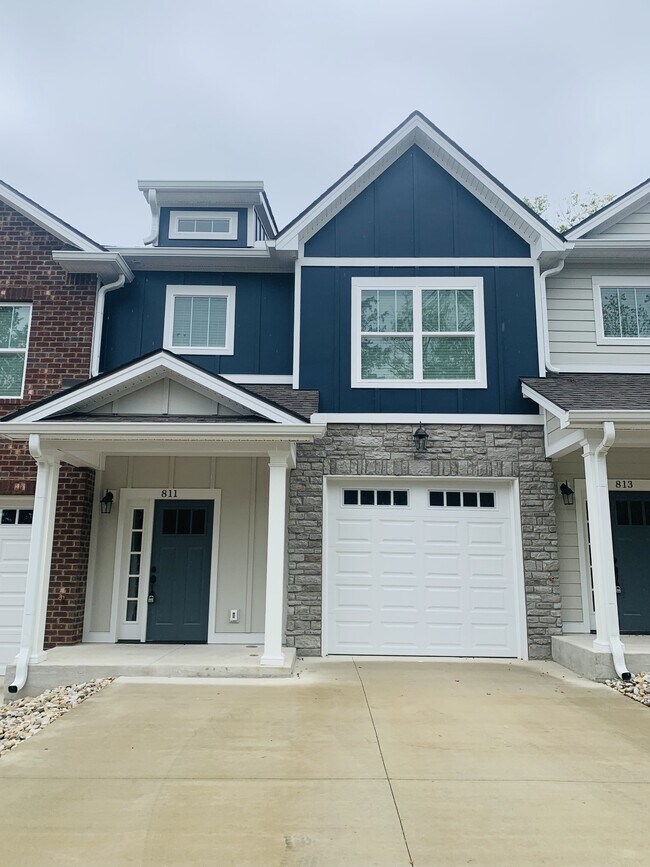 Building Photo - 807 Coles Ferry Pike