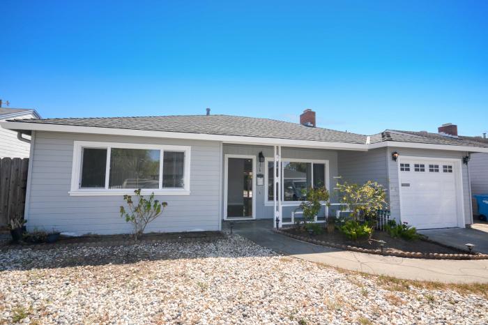 Foto principal - 4 bedroom in San Mateo CA 94401