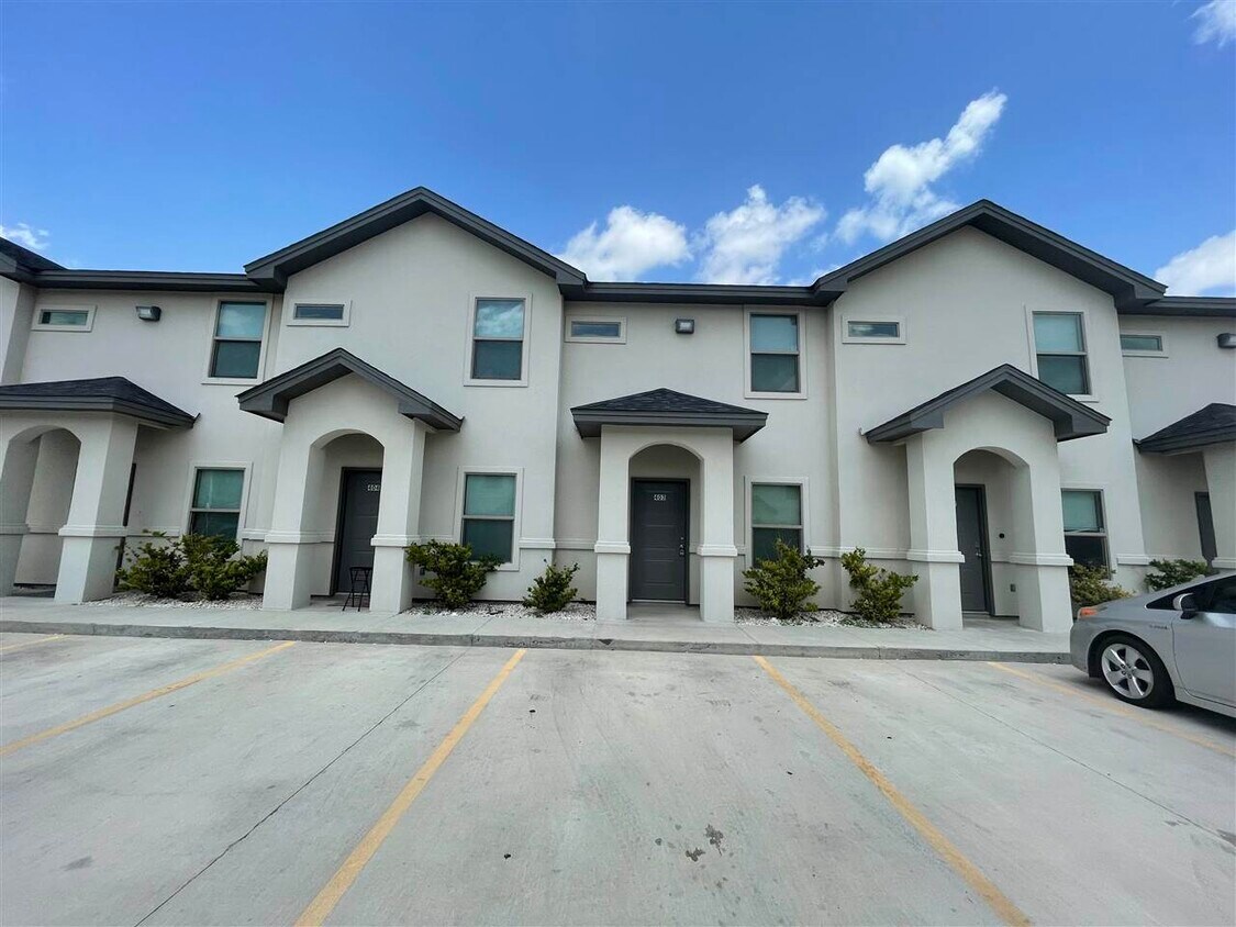 7209 Rocio Dr Unit 403, Laredo, TX 78041 Room for Rent in Laredo, TX