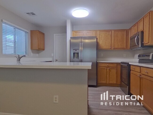 Foto del edificio - 23443 W Harrison Dr
