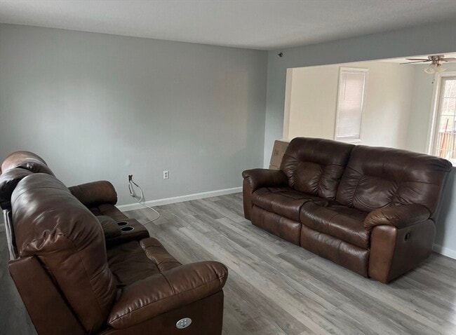 Building Photo - 31 Lantern Ln