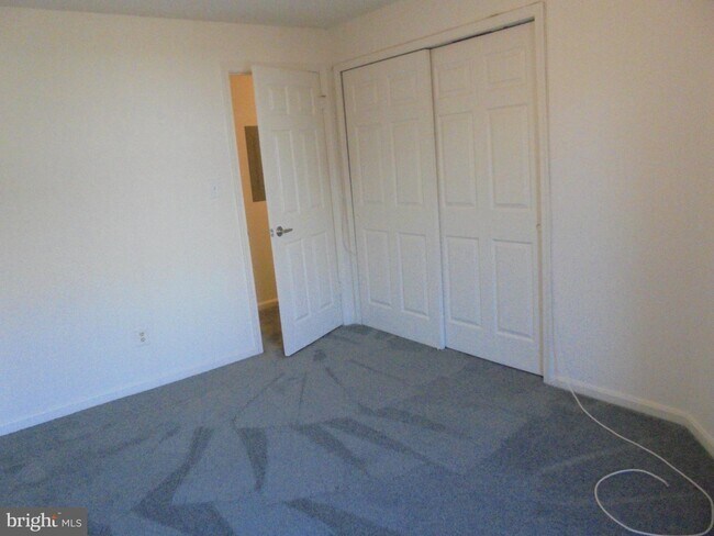 Foto del edificio - 7009 Birkenhead Pl