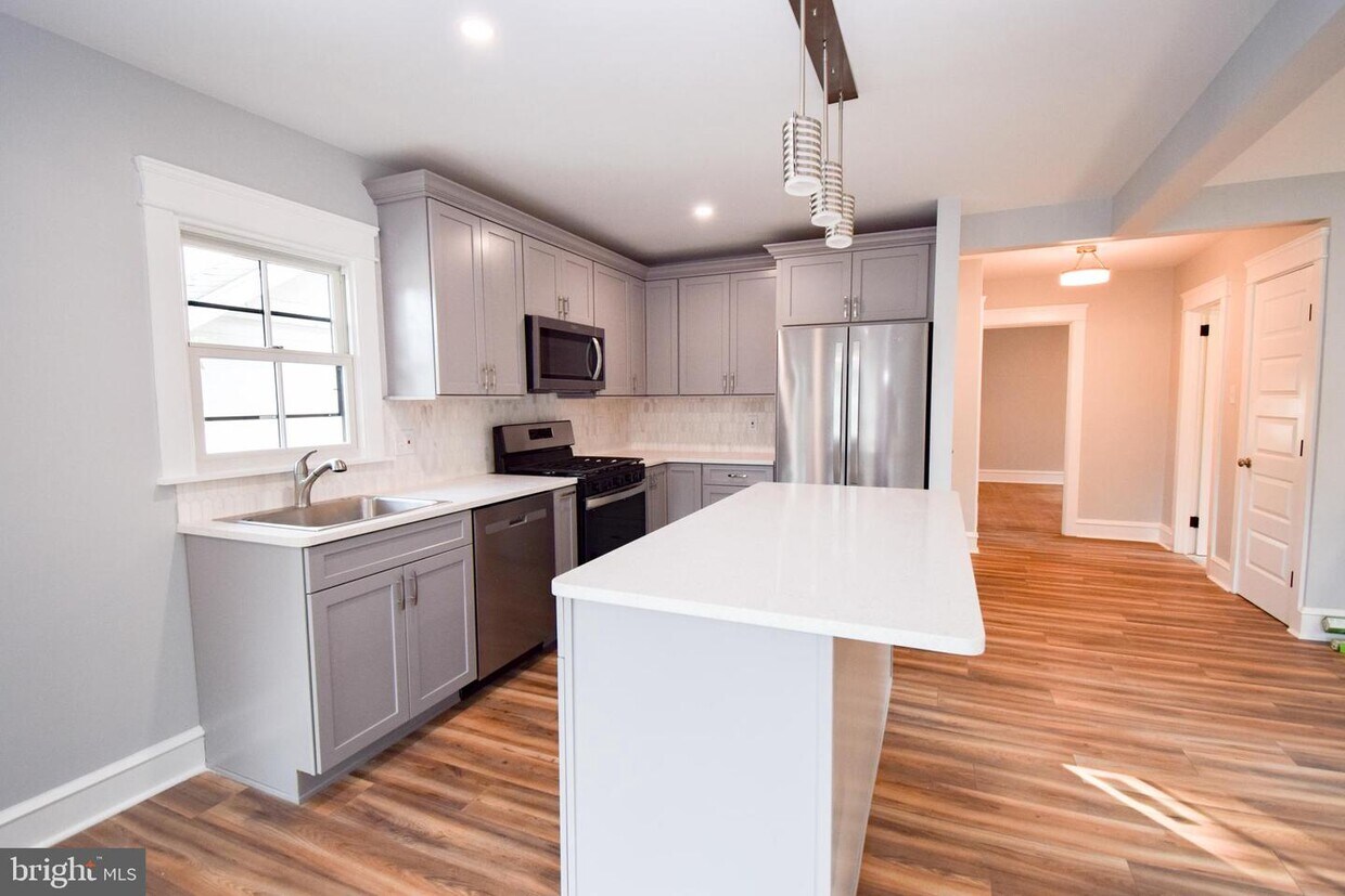 Foto principal - 352 N Easton Rd