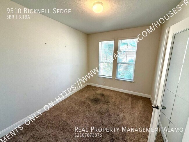 Foto del edificio - 9510 Bicknell Sedge