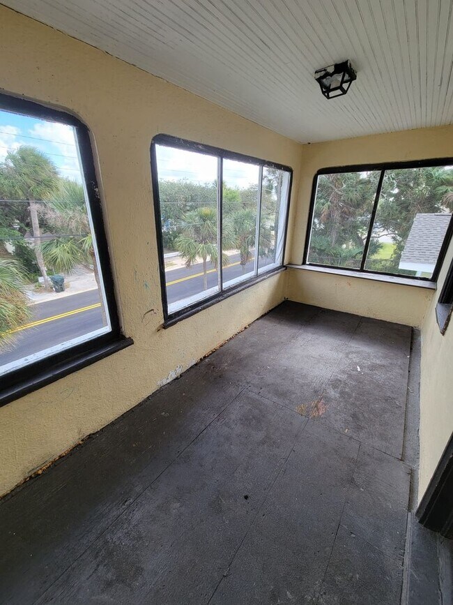 Foto del edificio - 212 S Oleander Ave