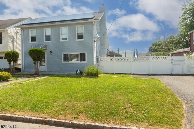 Building Photo - 12 Dacotah Ave
