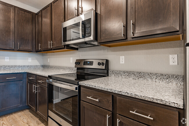 1 BR, 1 BR - 769SF - Parkside at Avalon Park