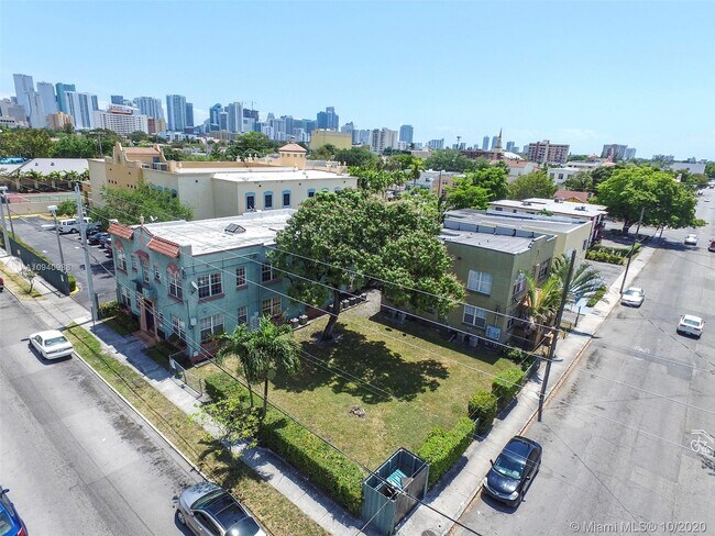 Foto del edificio - 978 NW 3rd St