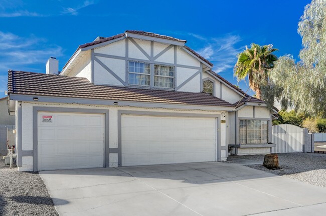 Building Photo - 4/BD 3/BA Spacious Corner-Lot Pool Home wi...