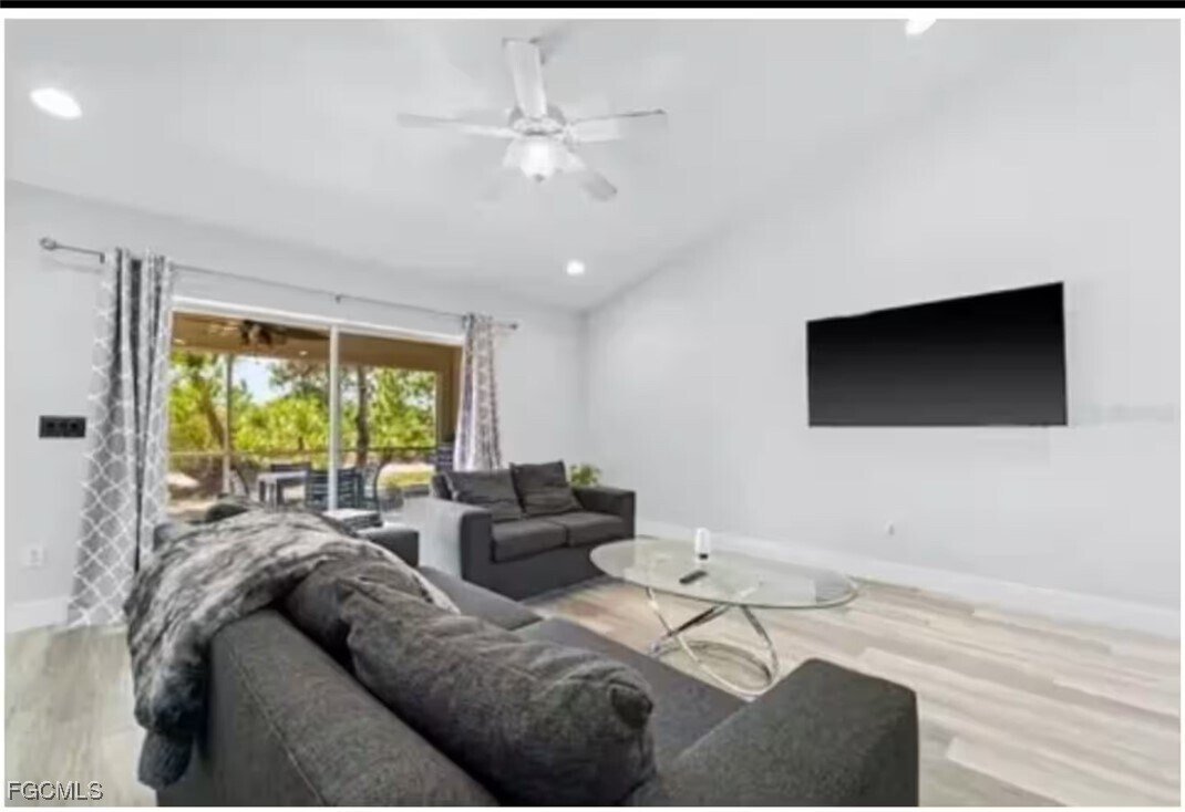 Foto principal - 9351 Agate St