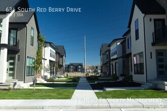 Building Photo - 634 Red Berry Dr