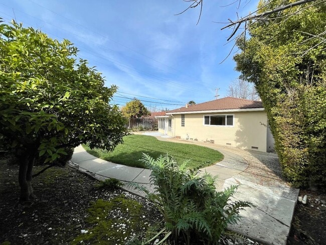 Building Photo - 4876 Springdale Dr