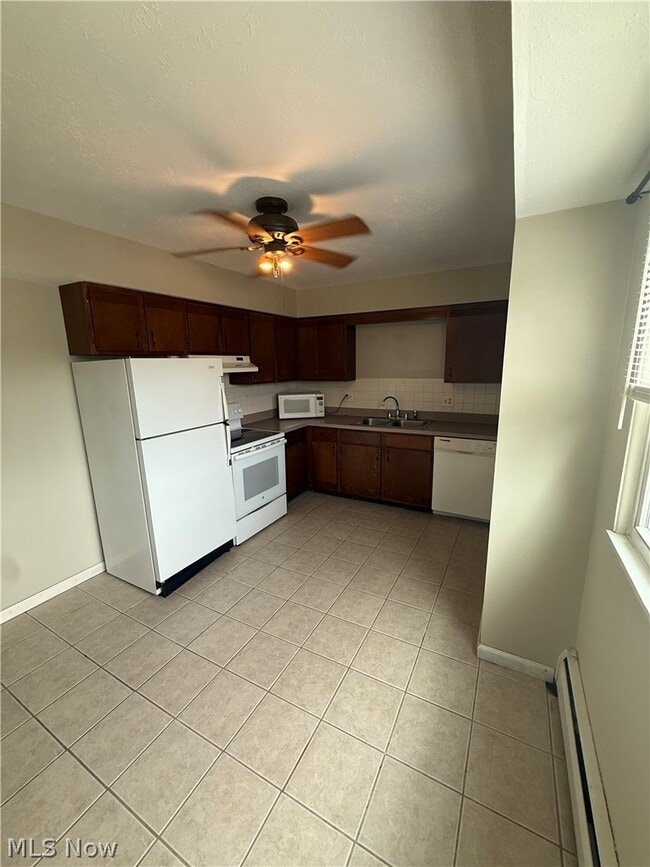 Building Photo - 2520 Flintridge Dr