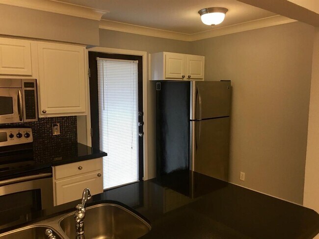 Building Photo - 10119 Regal Park Ln