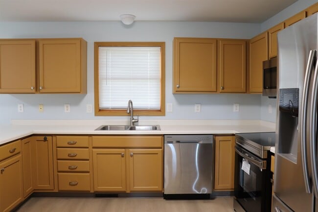 Building Photo - 6414 Pizarro Cir