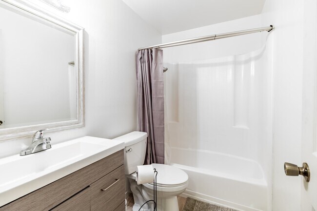 Foto del edificio - 2000 Brookhurst St