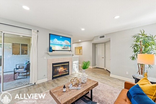 Building Photo - Beautifully Updated 2 Bed/2 Bath in Guard-...