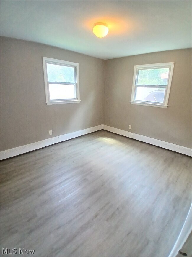 Foto del edificio - 127 Shields Rd