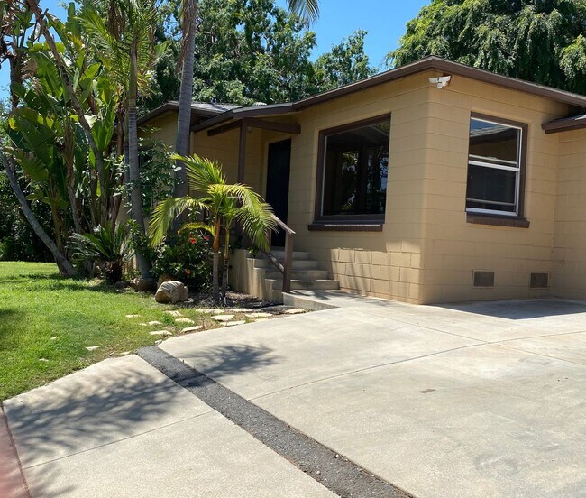 Foto del edificio - Lovely & Amazing Location-2 Bed/1 Bath Hom...