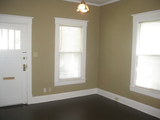 Foto del edificio - Woodland Park/Campus Area      240523