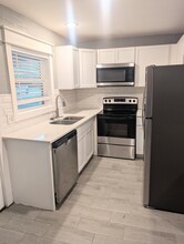 Building Photo - 414 N Grand Ave Building Photo - 414 N Grand Ave