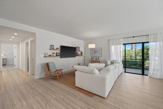 Building Photo - 11355 Pond View Dr