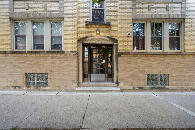 Foto del edificio - 3248 N Linder Ave