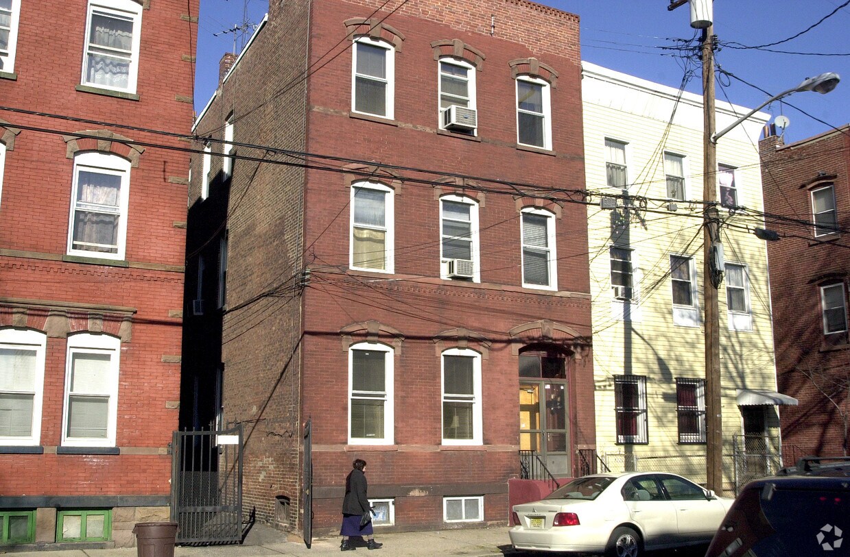 Building Photo - 125 Union St