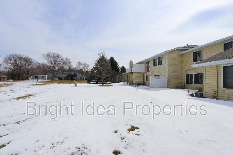 Building Photo - 525 Pleasure Creek Dr
