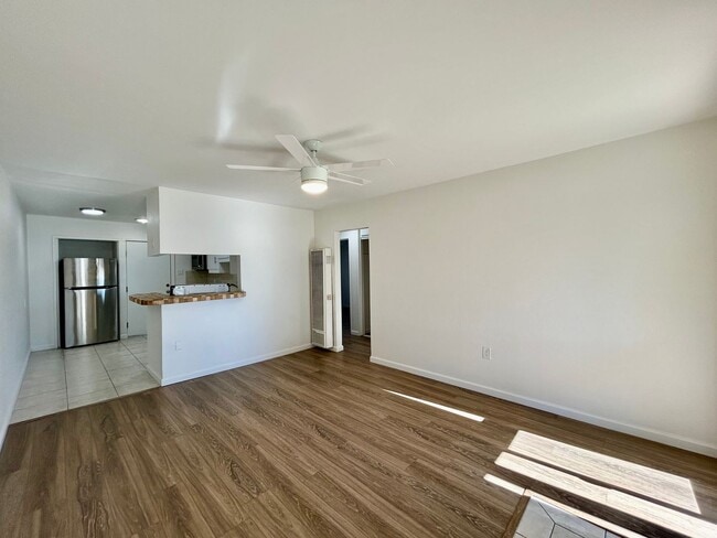 Foto del edificio - 2 bed 1 Bath with Garage in The Heart of Clairemont!