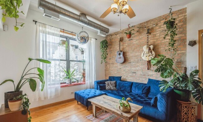 Photo - Bright 2 Bed 2 Bath in the Ukranian Village area Apartment