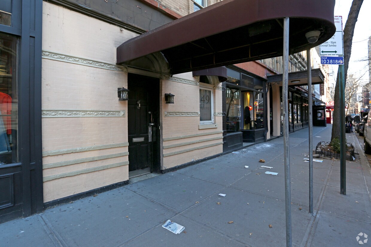 Foto del edificio - 317-321 Bleecker St