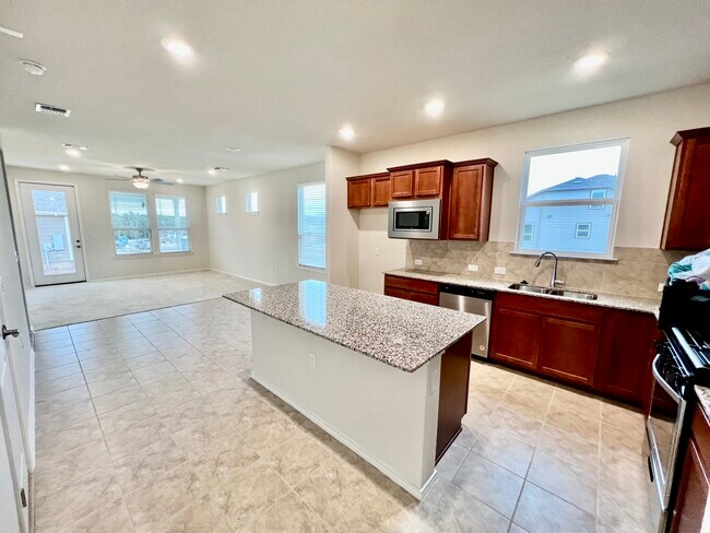 Building Photo - 1002 Kitty Hawk Rd