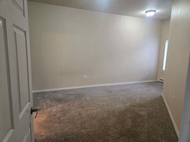 Building Photo - For Rent – Spacious 3 Bedroom Condo in Promenade Condos