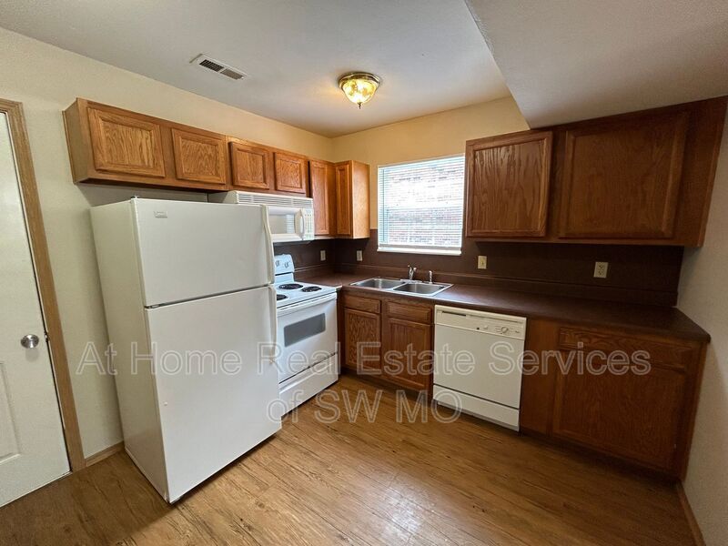 1412 W Frosty, Ozark, MO 65721 Townhome Rentals in Ozark MO