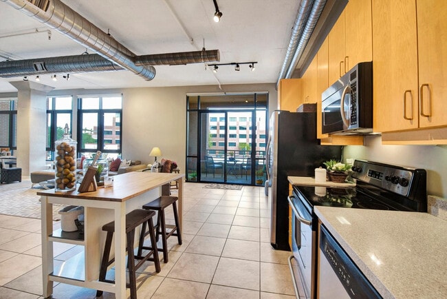 Foto del edificio - 7301 E 3rd Ave