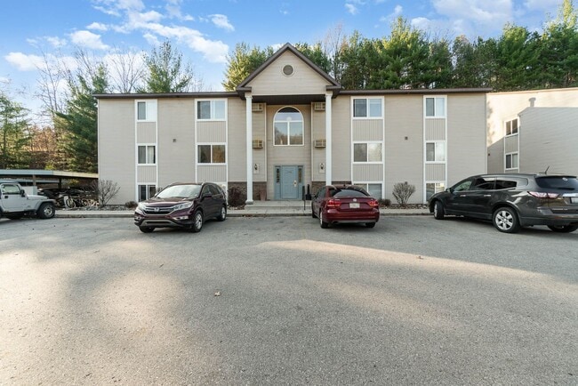 Building Photo - Effortless Living, Exceptional Location