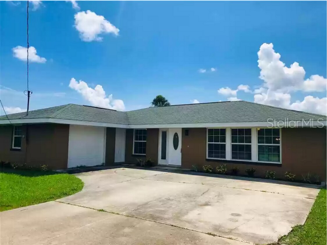 Foto principal - $1,895 ** AVAIL 6/7/25 ** 3 Bed / 2 Bath S...