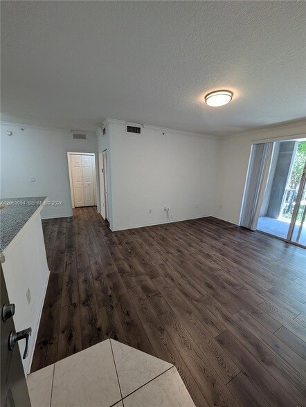Foto del edificio - 6831 SW 44th St