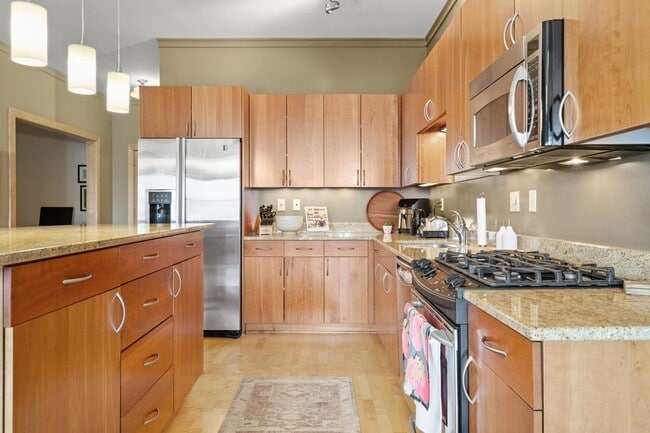 Building Photo - 401 N 2nd St