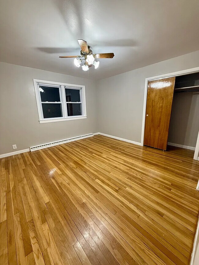 Building Photo - 80 Gladstone St