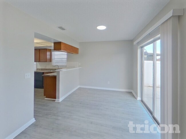 Building Photo - 309 Regal Park Dr
